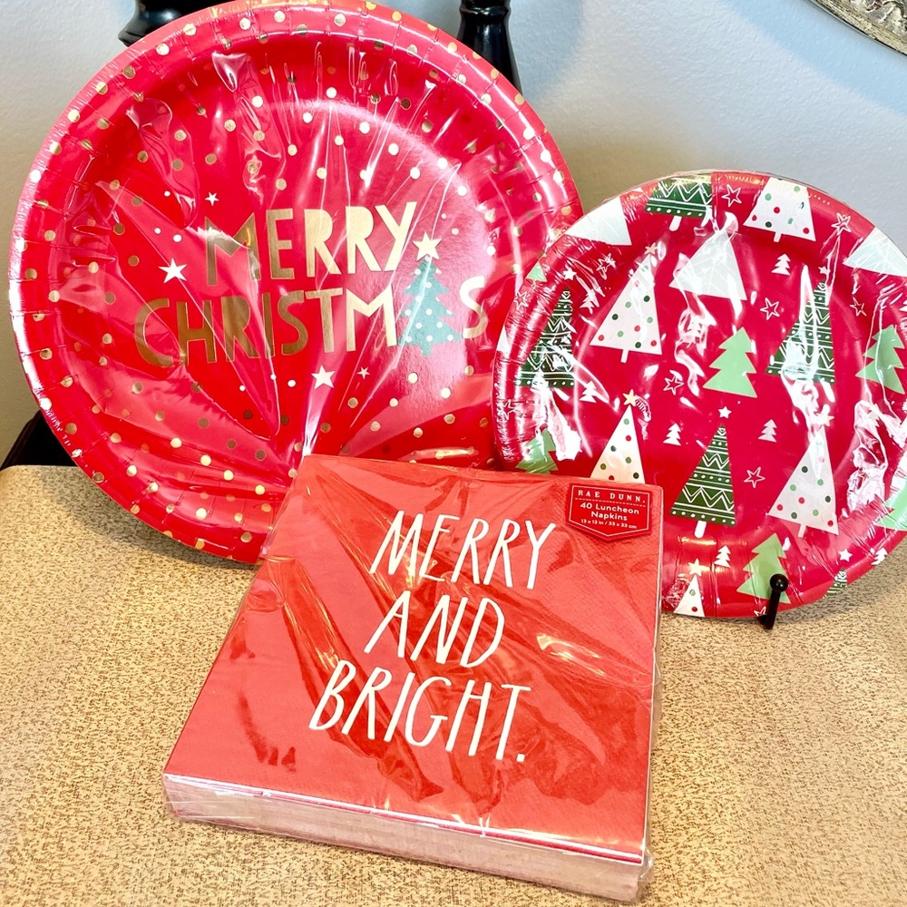 NWT Gold Foil MERRY CHRISTMAS Party Plate Bundle
